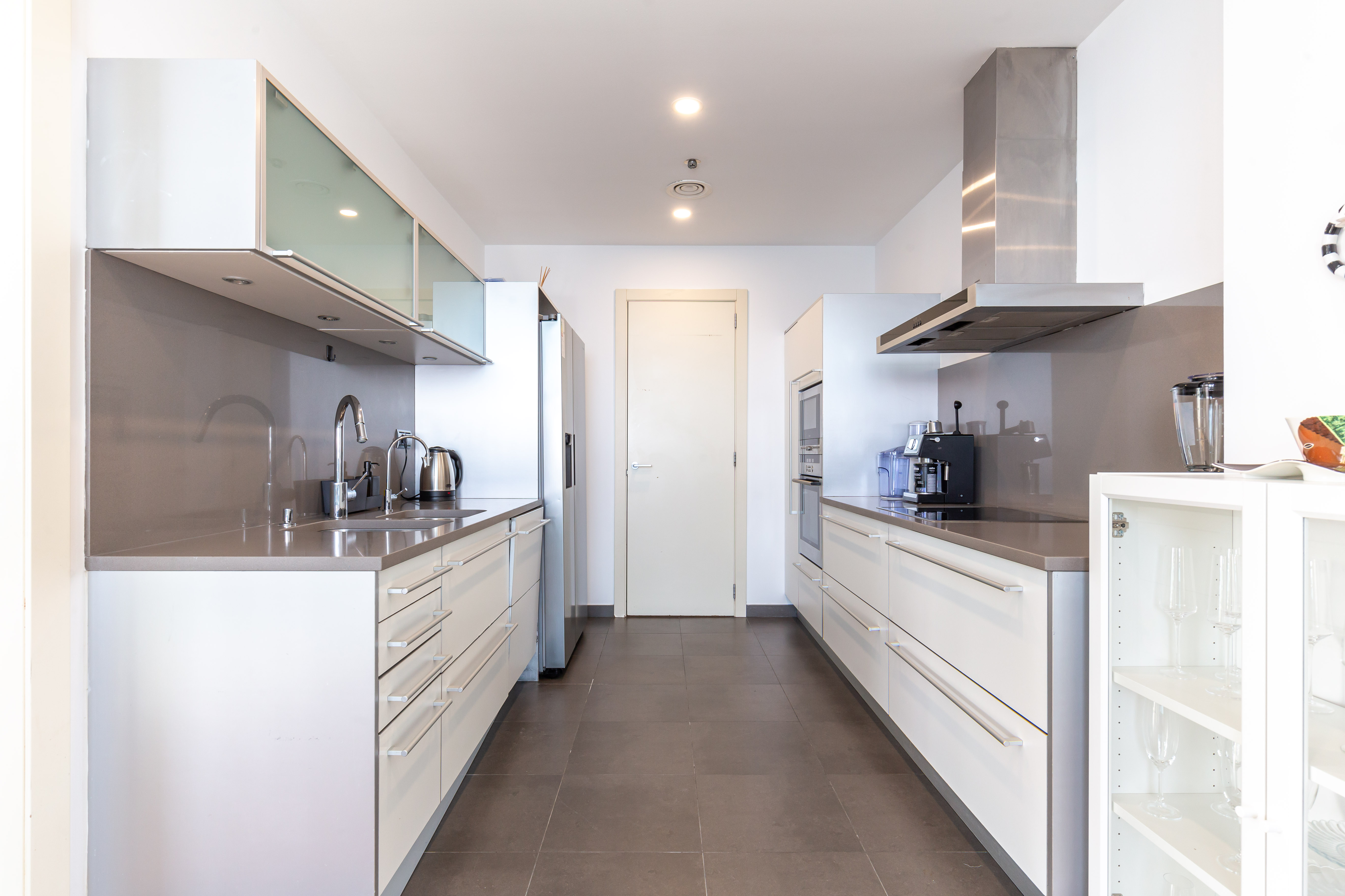 Kitchen & Dining